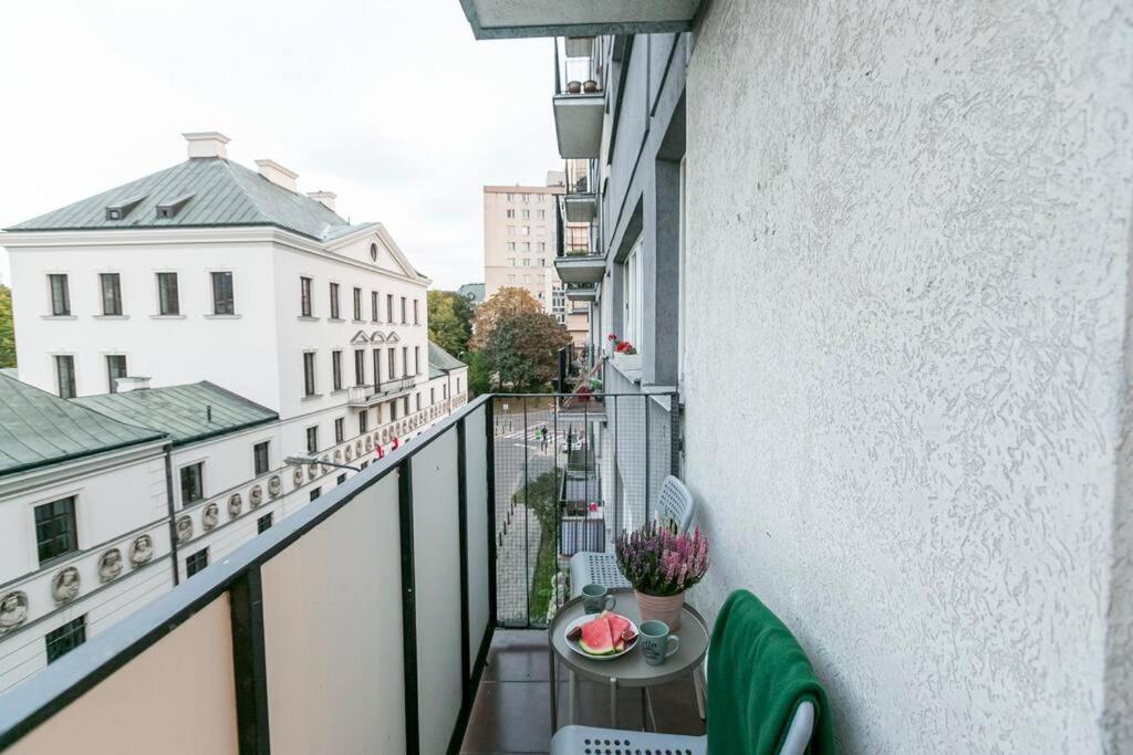 Piekne, Przestronne Mieszkanie Przy Placu Teatralnym. ワルシャワ エクステリア 写真